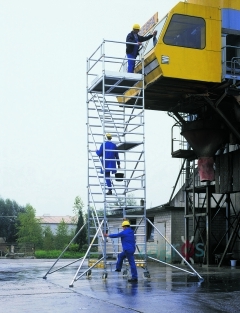 Aluminijasti oder širine 1,35 m, s pohodno lestvijo